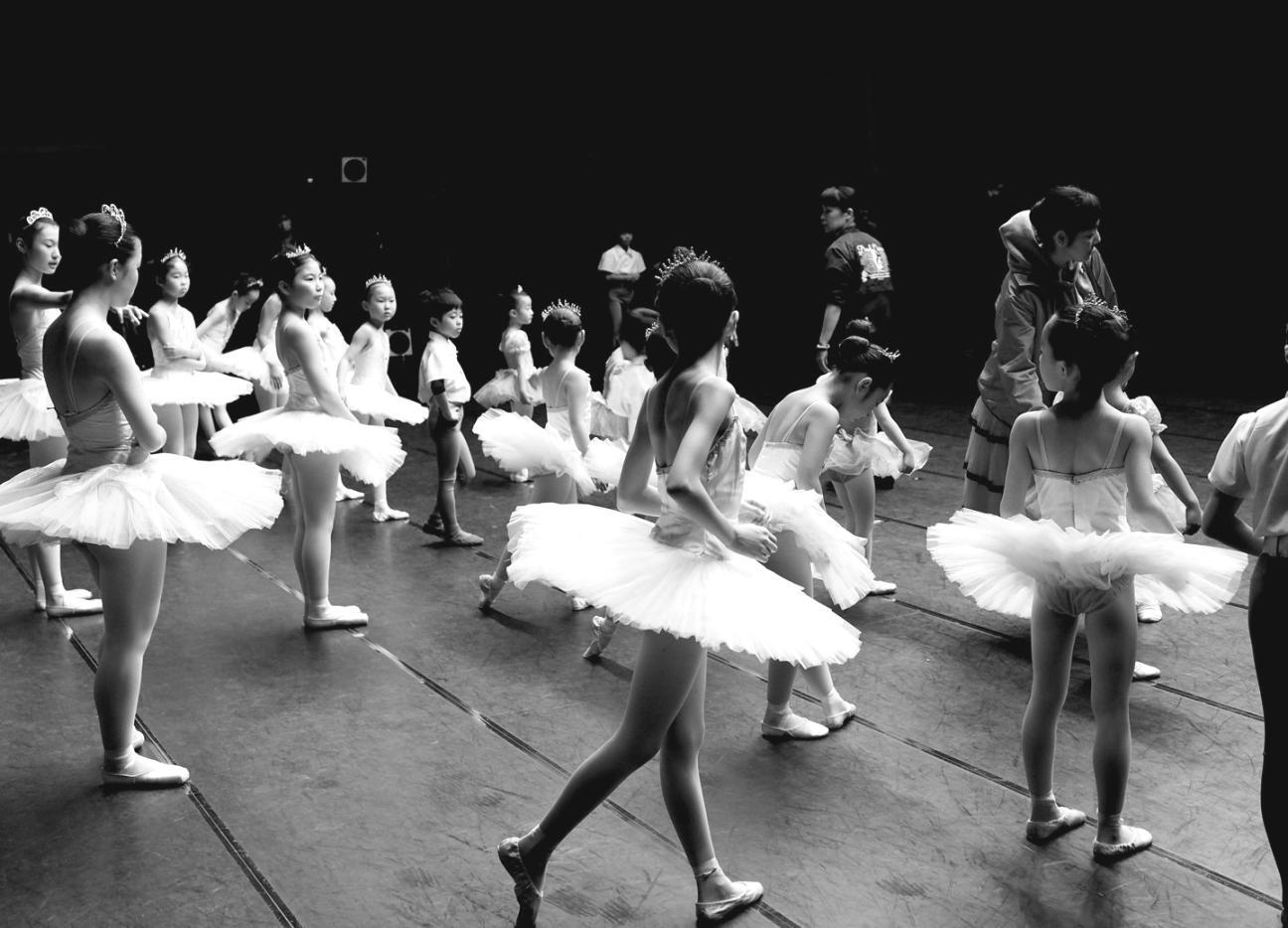 Momento di pratica tra ballerini esperti